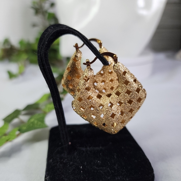 Gold Basket Style Shimmer Hoop Earrings New - Picture 4 of 8